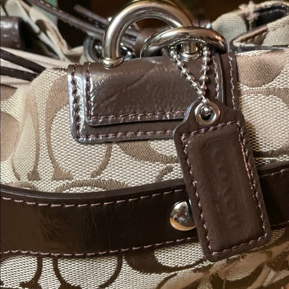 Signature Coach Brown Shoulder Bag - Picture 4 of 16